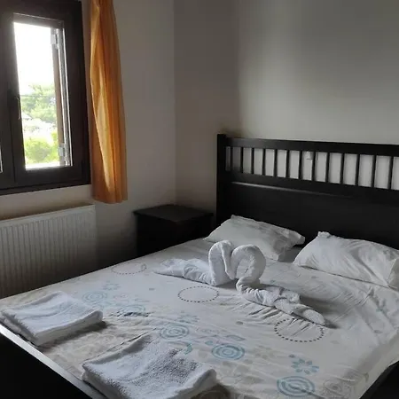 Artemis Penthouse 10 Minute From National Airport Holiday home