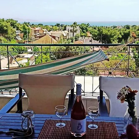 Holiday home Artemis Penthouse 10 Minute From National Airport