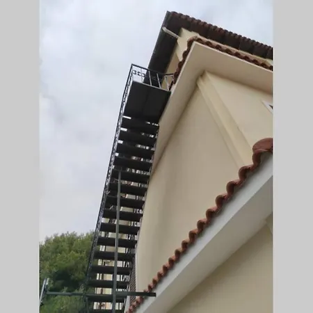 Holiday home Artemis Penthouse 10 Minute From National Airport